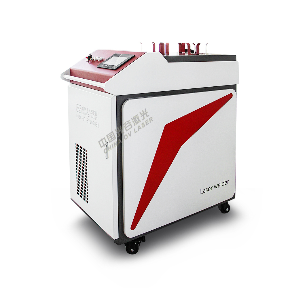 Hand held spot wire laser welding machine on metal 1.5KW 2KW fiber optic welder